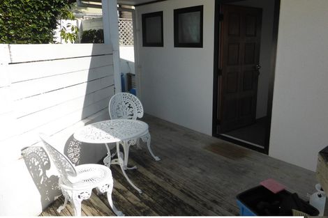 Photo of property in 33 John Dee Crescent, Red Beach, 0932