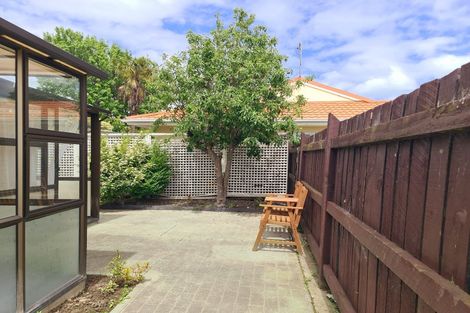 Photo of property in 6 Jarrett Court, Roslyn, Palmerston North, 4414