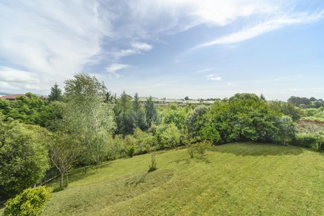 Photo of property in 146 Ruapehu Drive, Fitzherbert, Palmerston North, 4410