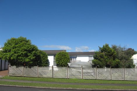 Photo of property in 60 Lewisham Street, Highland Park, Auckland, 2010