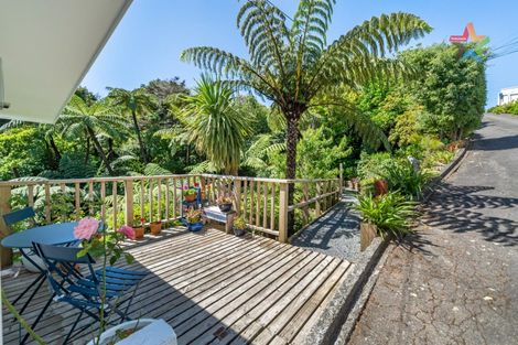 Photo of property in 14 Te Whiti Grove, Korokoro, Lower Hutt, 5012