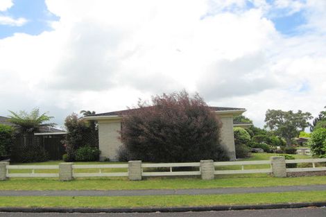 Photo of property in 2 Carlinka Place, Conifer Grove, Takanini, 2112