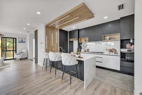 Photo of property in 2a Ballyalton Crescent, Flat Bush, Auckland, 2019