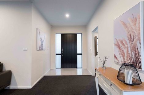 Photo of property in 2 Darley Way, Papakura, 2110