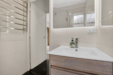 Photo of property in 12 Garmons Way, Castor Bay, Auckland, 0620