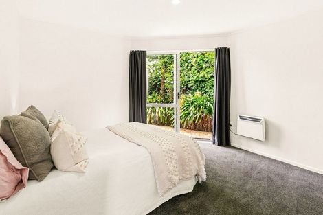Photo of property in 5 Erskine Close, Island Bay, Wellington, 6023