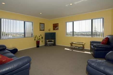Photo of property in 10 Carl Place, Unsworth Heights, Auckland, 0632