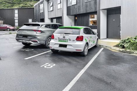 Photo of property in 18 Rua Kai Way, Brooklyn, Wellington, 6021