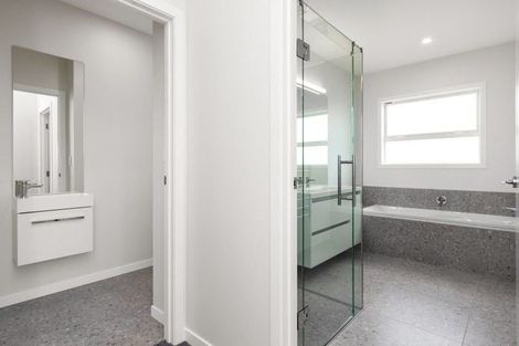 Photo of property in 102 Eriksen Road, Te Awa, Napier, 4110