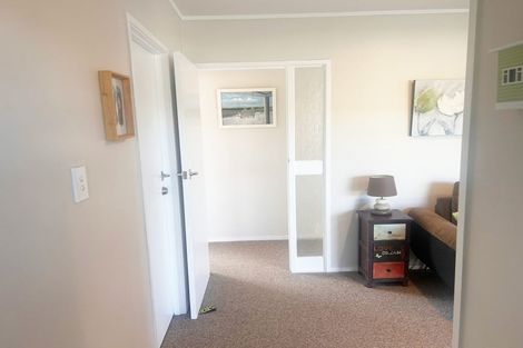 Photo of property in 1/126 Clevedon Road, Papakura, 2110