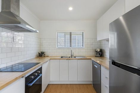 Photo of property in 2/74 Pah Road, Papatoetoe, Auckland, 2025