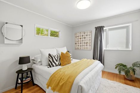 Photo of property in 15 Sartors Avenue, Northcross, Auckland, 0630