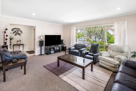 Photo of property in 8 Landvale Court, Browns Bay, Auckland, 0630