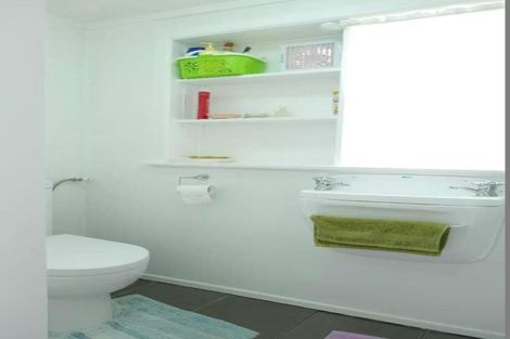 Photo of property in 142 Parkvale Road, Karori, Wellington, 6012