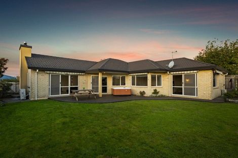 Photo of property in 14 Fairview Place, Havelock North, 4130