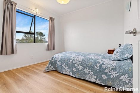 Photo of property in 2/35 Topliss Drive, Northcross, Auckland, 0632