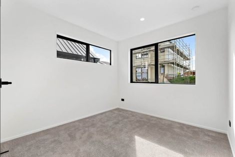 Photo of property in 71 Taukahiwi Road, Pukekohe, 2120