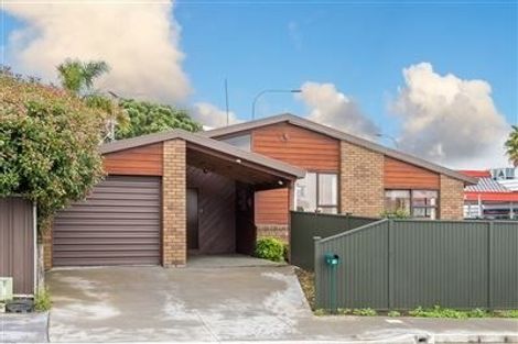 Photo of property in 1b Jaemont Avenue, Te Atatu South, Auckland, 0610