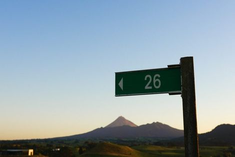 Photo of property in Tapuae, 26 Washer Road, Omata, New Plymouth, 4374