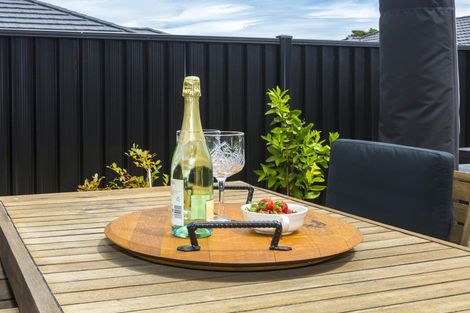 Photo of property in 27 Salisbury Crescent, Wallaceville, Upper Hutt, 5018