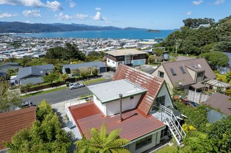 Photo of property in 5 Stanhope Grove, Korokoro, Lower Hutt, 5012