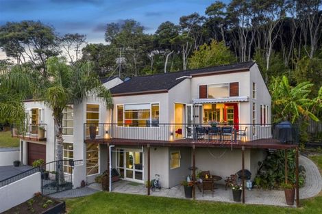 Photo of property in 56 Staincross Street, Green Bay, Auckland, 0604