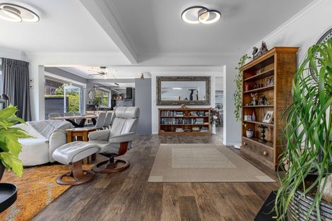 Photo of property in 4 Nuhaka Place, Paraparaumu Beach, Paraparaumu, 5032