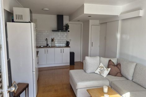 Photo of property in 5 Madison Place, Forrest Hill, Auckland, 0620