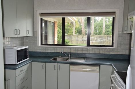 Photo of property in 25 Yeovil Road, Te Atatu Peninsula, Auckland, 0610