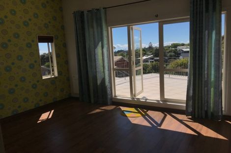 Photo of property in 2/879 East Coast Road, Northcross, Auckland, 0632