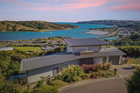 Photo of property in 21 Seascape View, Paremata, Porirua, 5024