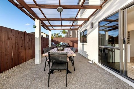 Photo of property in 97 Mt Lebanon Crescent, The Gardens, Auckland, 2105