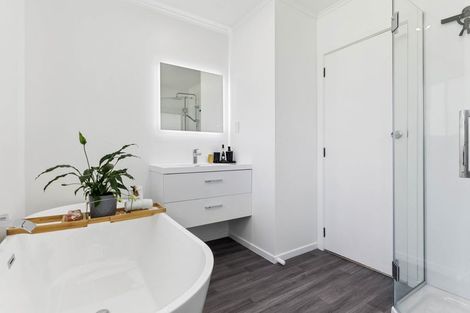 Photo of property in 46b Captain Scott Road, Glen Eden, Auckland, 0602