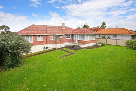 Photo of property in 10 Richards Avenue, Papatoetoe, Auckland, 2025