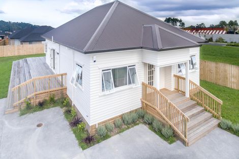 Photo of property in 21 Grove Way, Riverhead, 0820