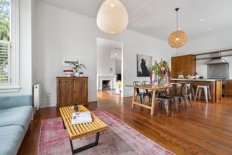 Photo of property in 75 Vauxhall Road, Devonport, Auckland, 0624