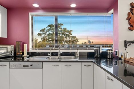 Photo of property in 1/14a Richards Avenue, Forrest Hill, Auckland, 0620