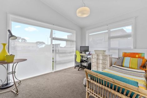 Photo of property in 1/64 Seaview Road, Castor Bay, Auckland, 0620