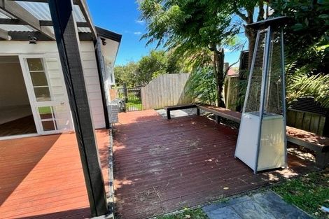 Photo of property in 2/34 Sandgate Avenue, Botany Downs, Auckland, 2010