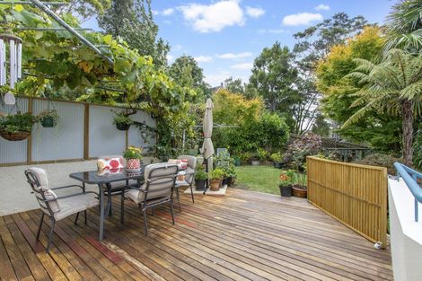 Photo of property in 98 Takahe Road, Titirangi, Auckland, 0604