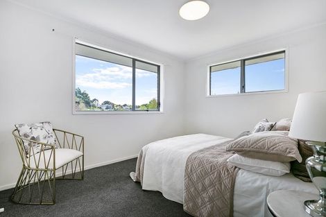 Photo of property in 87 Beechdale Crescent, Pakuranga Heights, Auckland, 2010