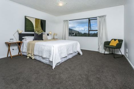 Photo of property in 1/14 Greenvalley Rise, Glenfield, Auckland, 0629