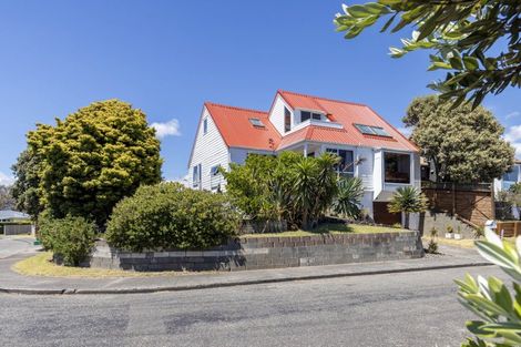 Photo of property in 2 Bermuda Grove, Paraparaumu Beach, Paraparaumu, 5032