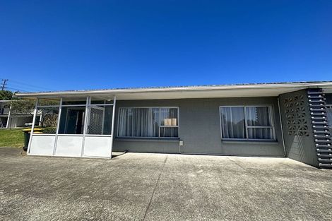 Photo of property in 2/6 Anne Road, Hillcrest, Auckland, 0627