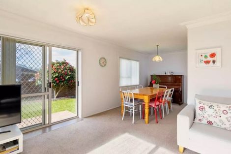 Photo of property in 2/171 Pigeon Mountain Road, Half Moon Bay, Auckland, 2012