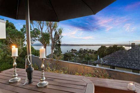 Photo of property in 92 Island Bay Road, Beach Haven, Auckland, 0626