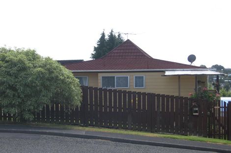 Photo of property in 261 Wairau Road, Totara Vale, Auckland, 0627