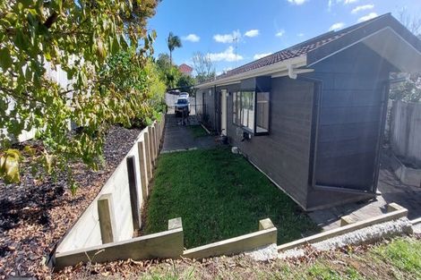 Photo of property in 1/865 Beach Road, Waiake, Auckland, 0630