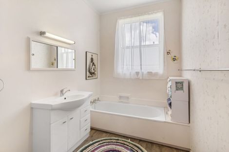 Photo of property in 22 Rugby Road, Birkenhead, Auckland, 0626