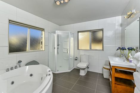 Photo of property in 6 Mulu Place, Fairview Heights, Auckland, 0632